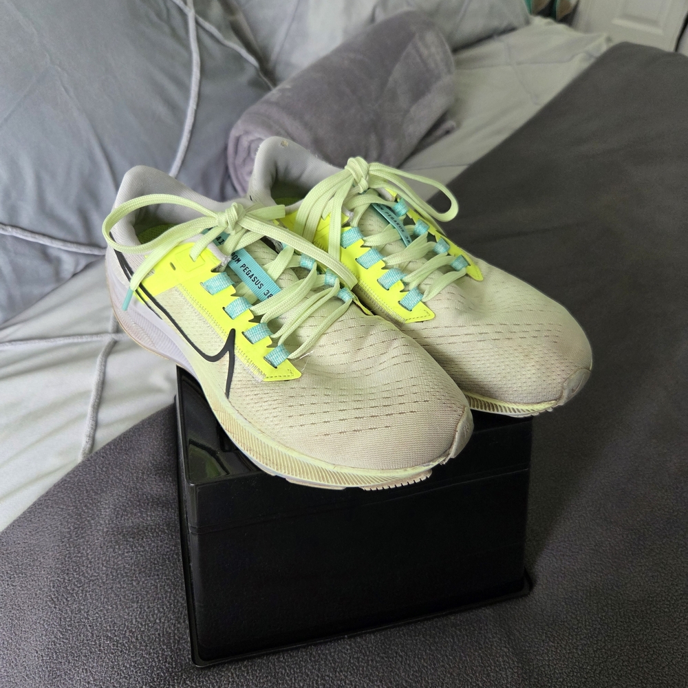 Nike Air Zoom Pegasus 38 Sneakers